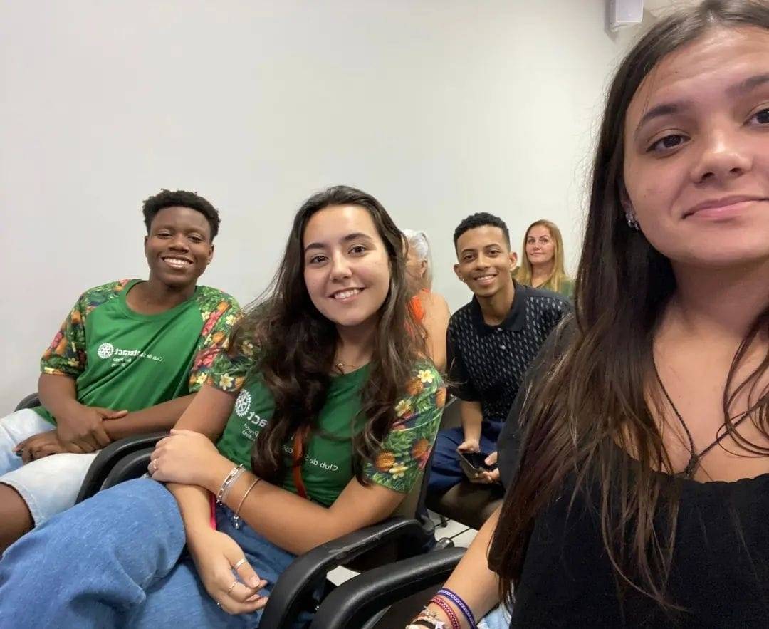 Interact Jardins participa de reunião de posse no clube padrinho