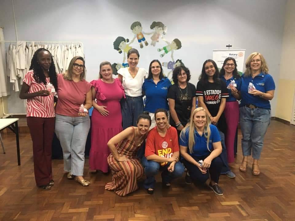 Interactianas do Votuporanga Novas Gerações fazem homenagem em comemoração ao dia das mães em reunião que contou com a presença de Intercambistas