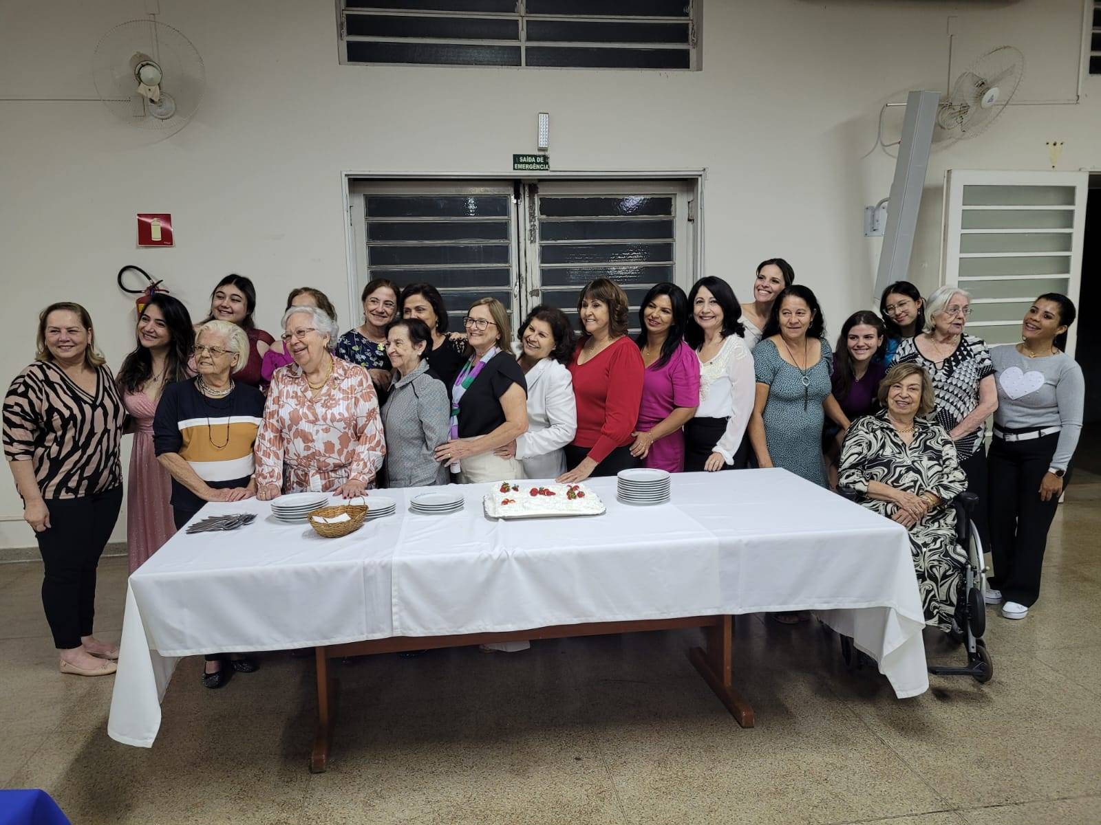 Festiva em homenagem ao Dia das mães com posse de novo companheiro no Rotary Club de São José do Rio Preto Norte