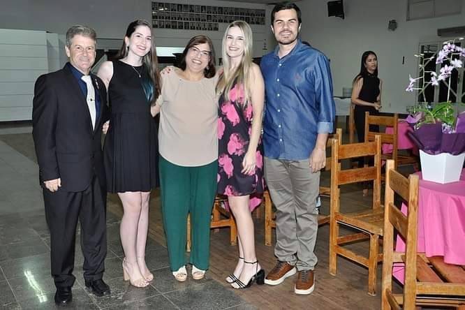 Itápolis realiza festiva de dia das mães homenageando Sueli Fernandes