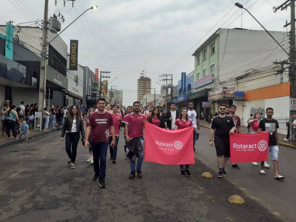 DESFILE EM COMEMORAÇÃO AO ANIVERSÁRIO DE TUPÃ