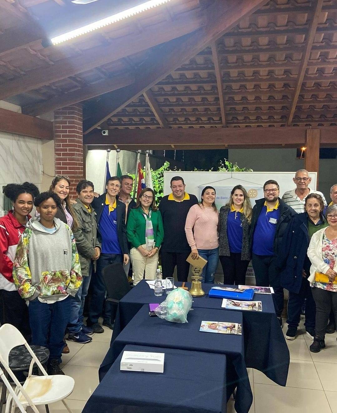 Doação de Produtos de Limpeza para APAE pelo Rotary Club de Bariri.
