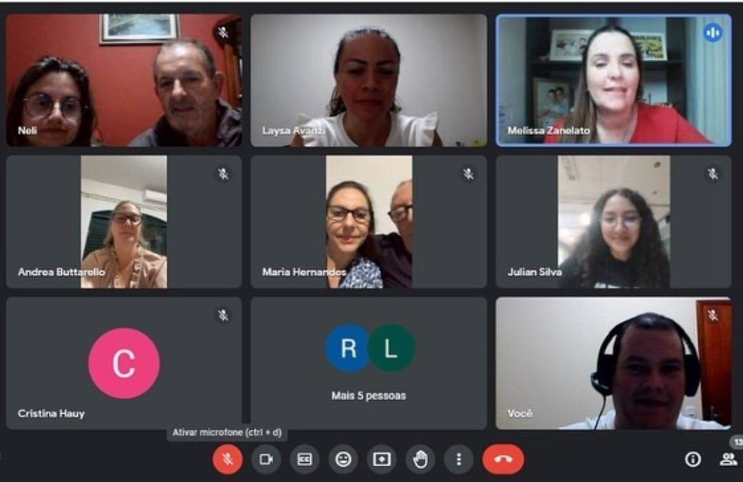 Palestra do Projeto do empoderamento de meninas em Itápolis.