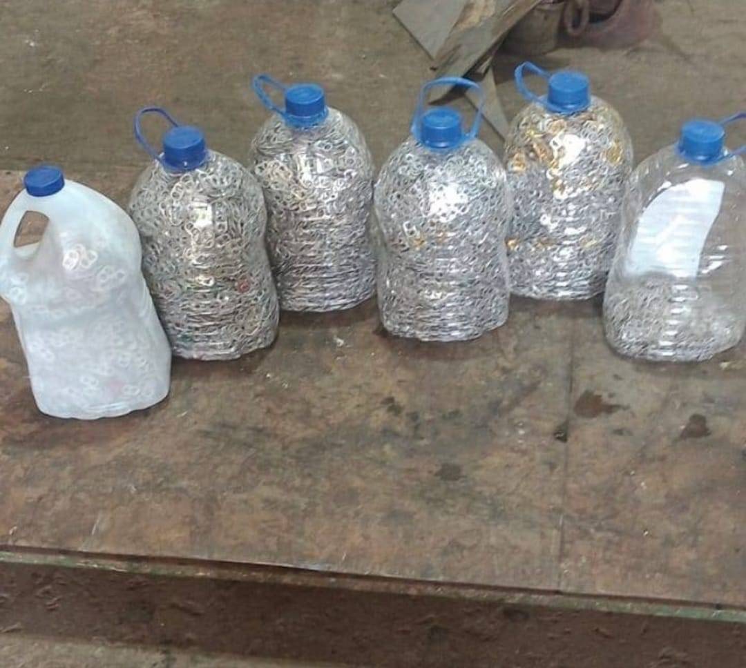 Campanha de arrecadação dos lacres de latas de bebidas pelo Interact Club de Bariri.