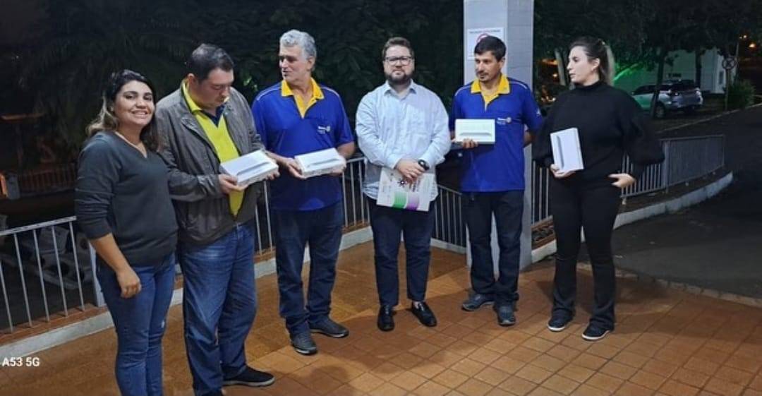 Rotary Club de Bariri 16 de Junho doa tablets à Santa Casa