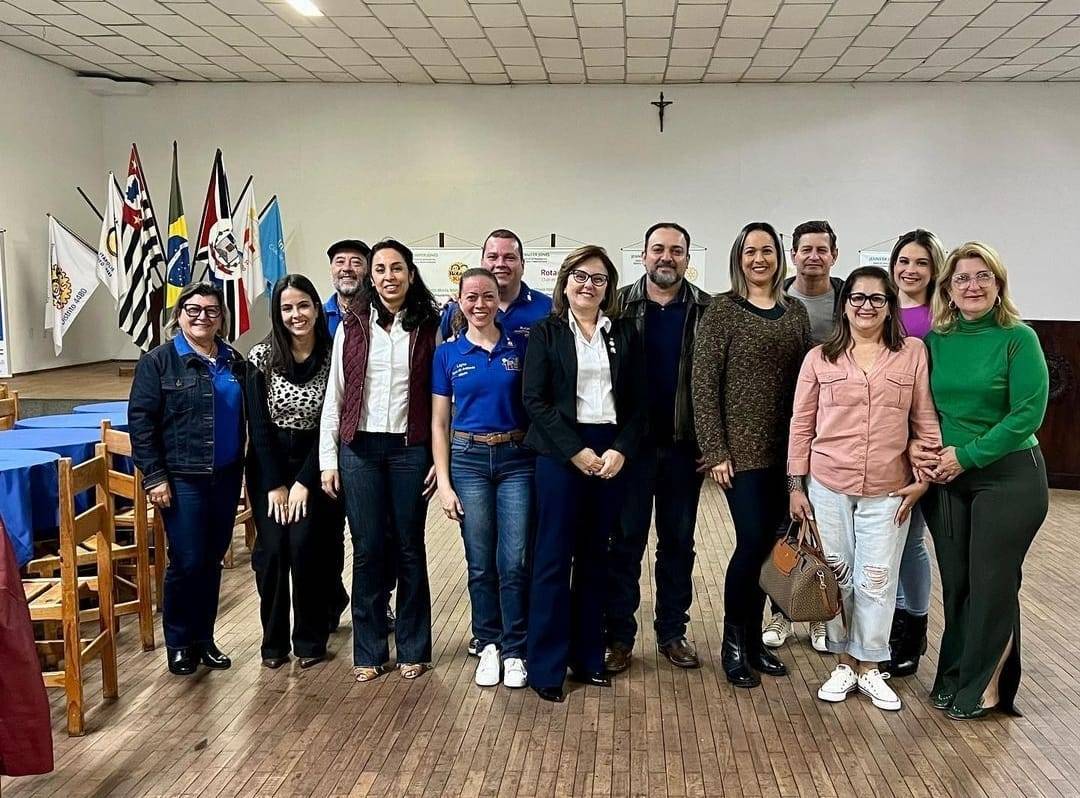 Reunião ordinária no Rotary Club de Itápolis.