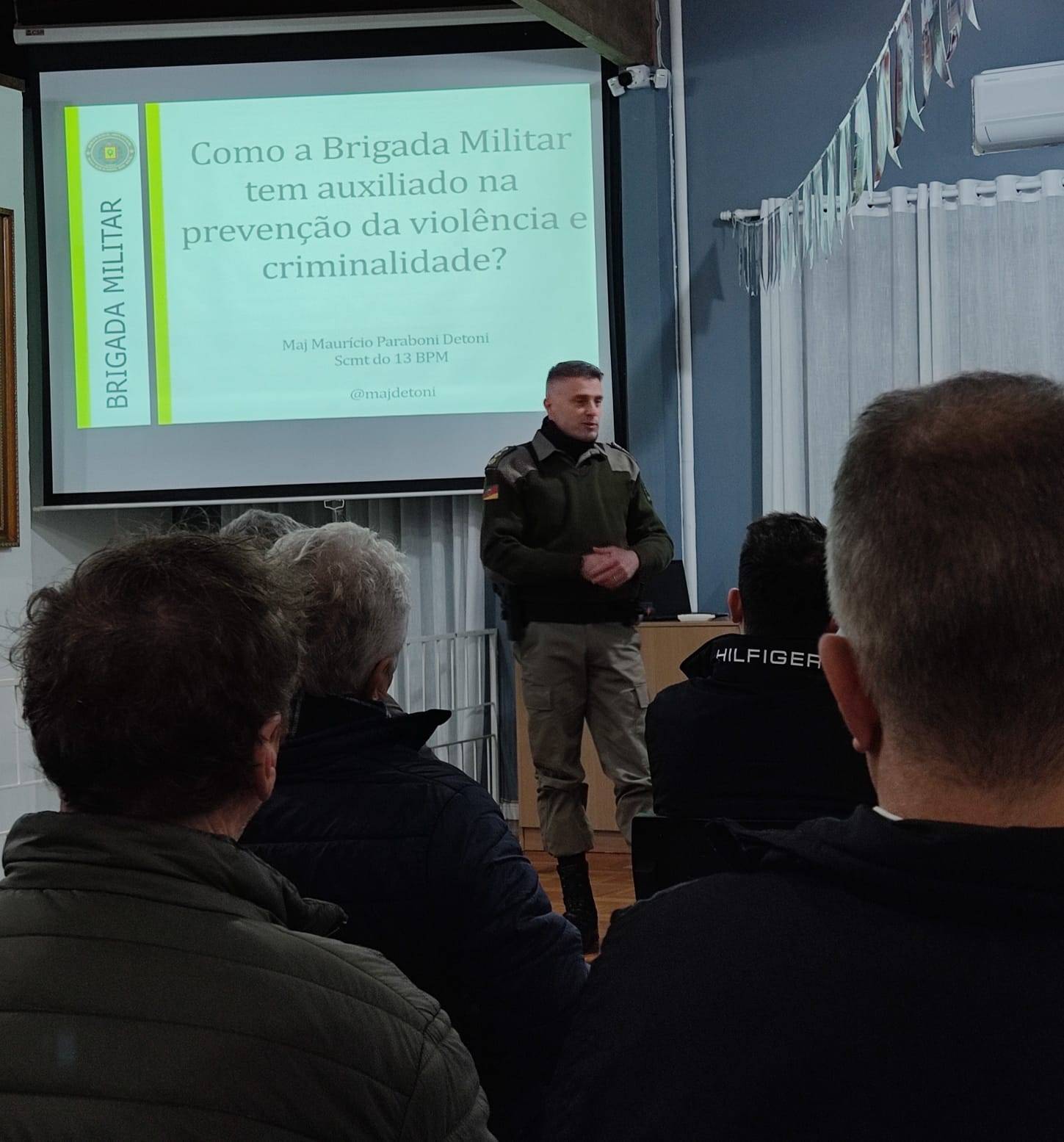 Na palestra foram abordados temas de segurança pública e dos projetos como o Proerd, Patrulha Maria da Penha, programa Sentinela,  Novo Rumo Georreferenciamento Rural,  Sistema Avante, entre outros.