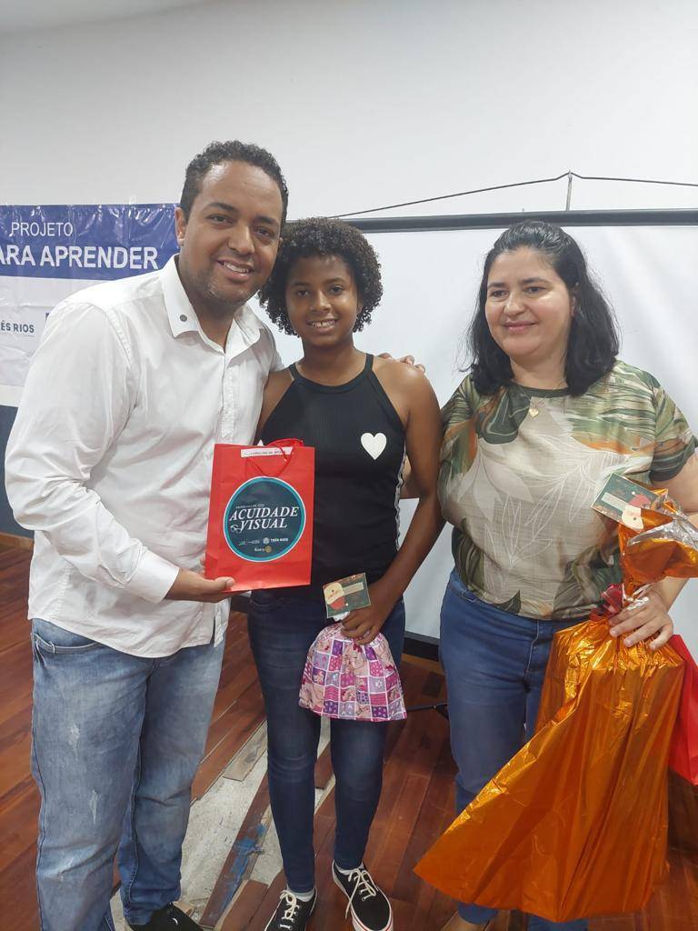  Entrega dos óculos do projeto “Ver para Aprender”