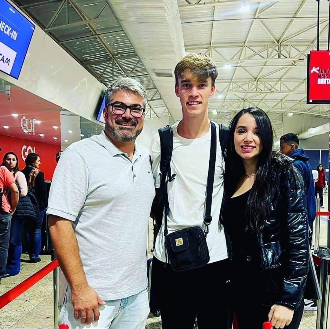 Retorno do intercambista recebido pelo Rotary Club de Olímpia.