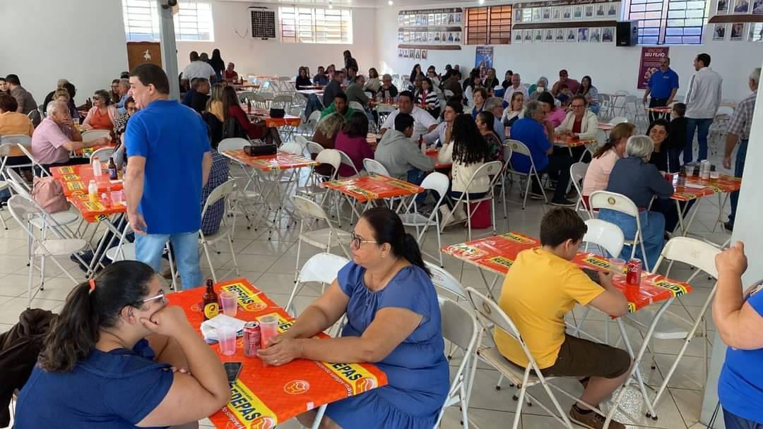 Porco no Rolete do Rotary Club de General Salgado.