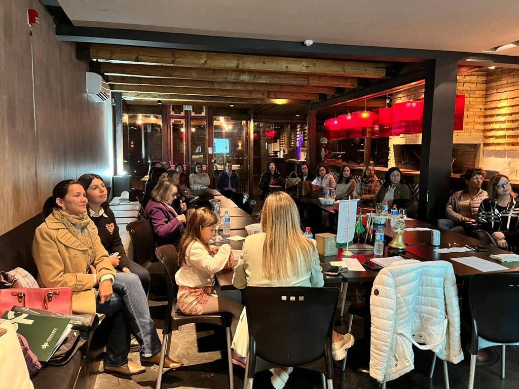 RC de Bagé Pampa em noite de reunião e aperfeiçoamento sobre o Unyclub