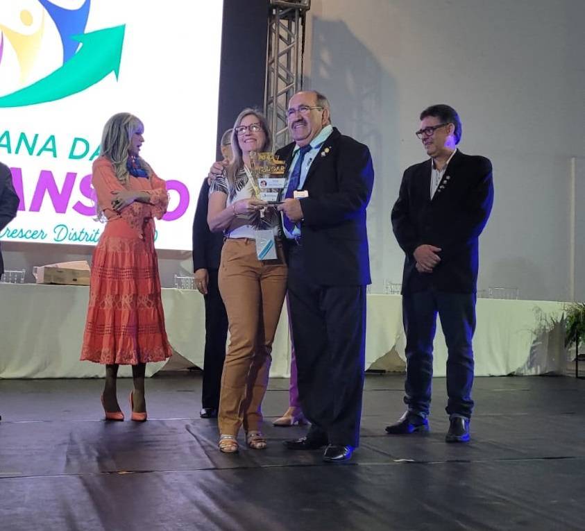 Governadora Assistente Rosane Michelis conquistou 5 troféus do ranking mensal do DQA junto aos clubes da região V   (Foto: JCC)