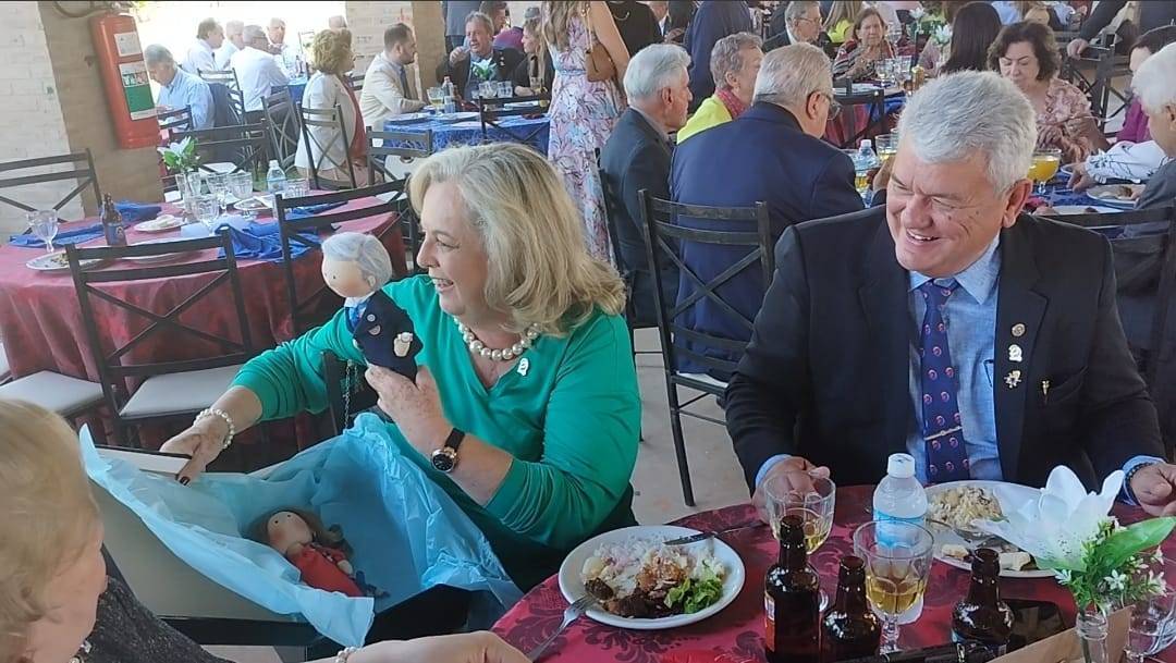 Mascotes do Casal de Governadores Cavichia e Sandra