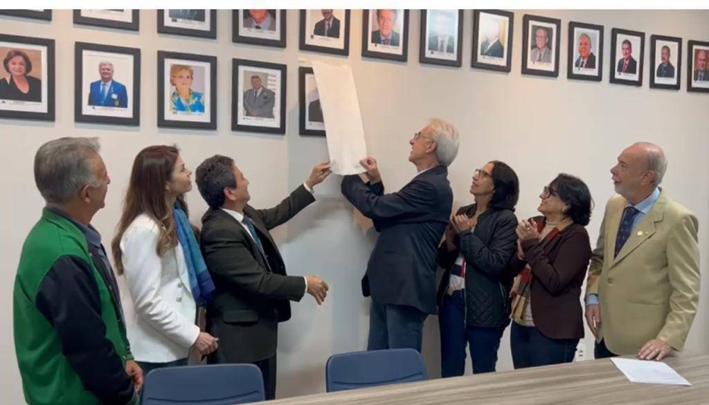 Descerramento da foto do Governador Gerson Januário na galeria dos Governadores.