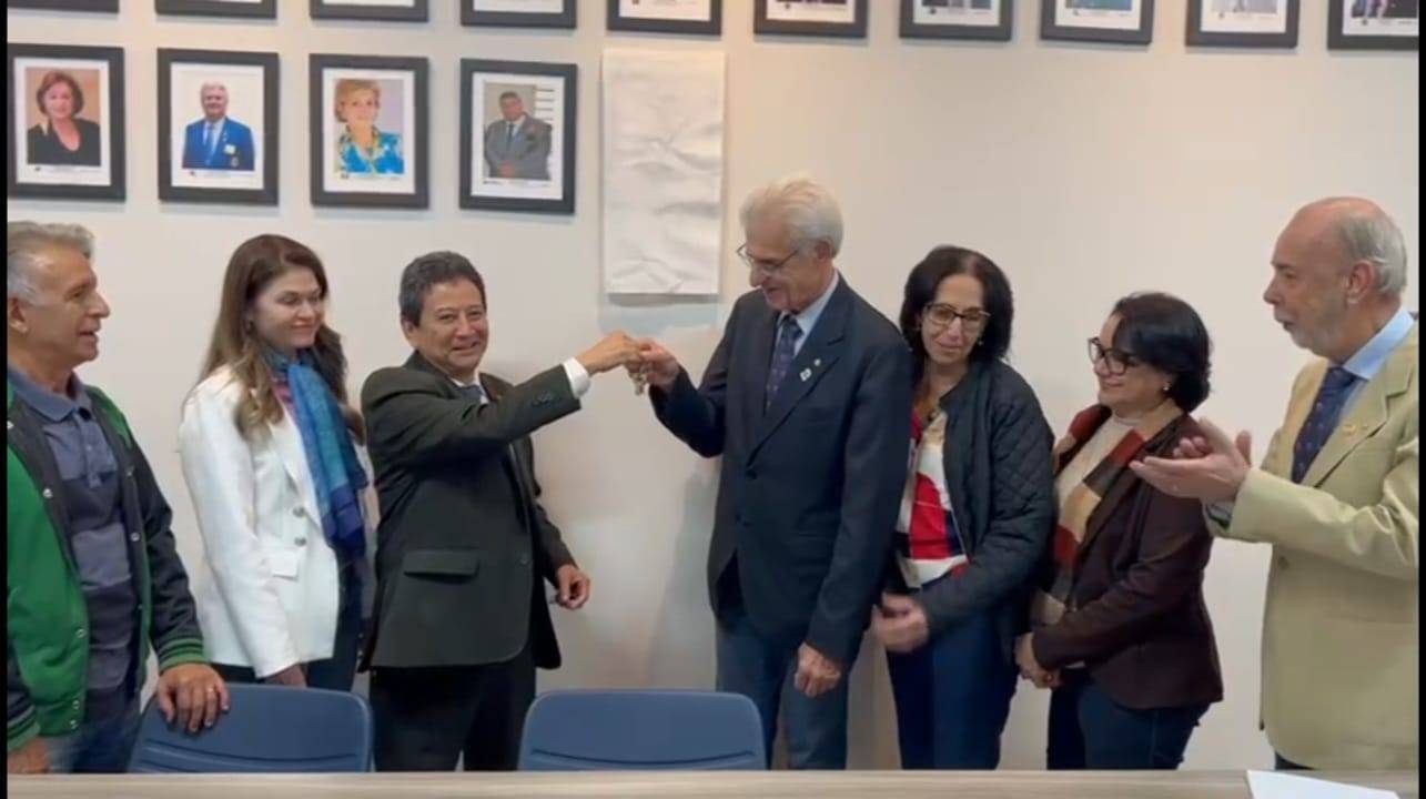 Entrega das chaves do Escritório