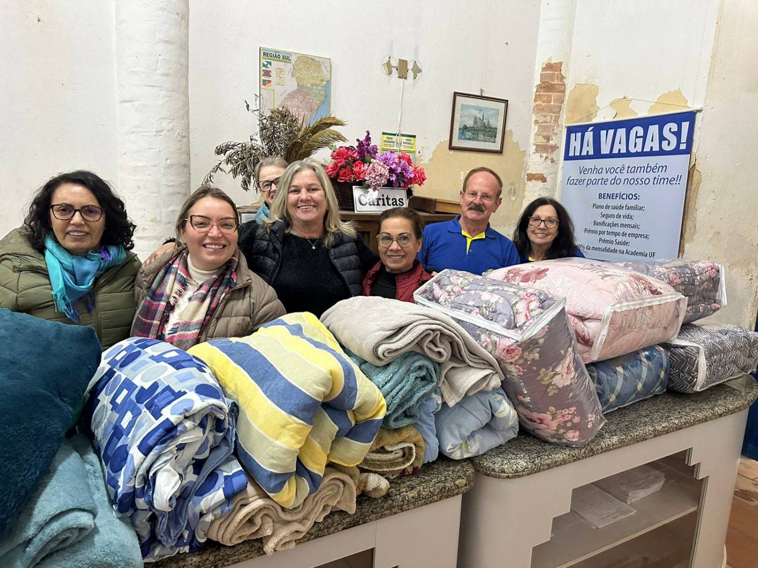 Entrega de cobertas a Cáritas de Urussanga.