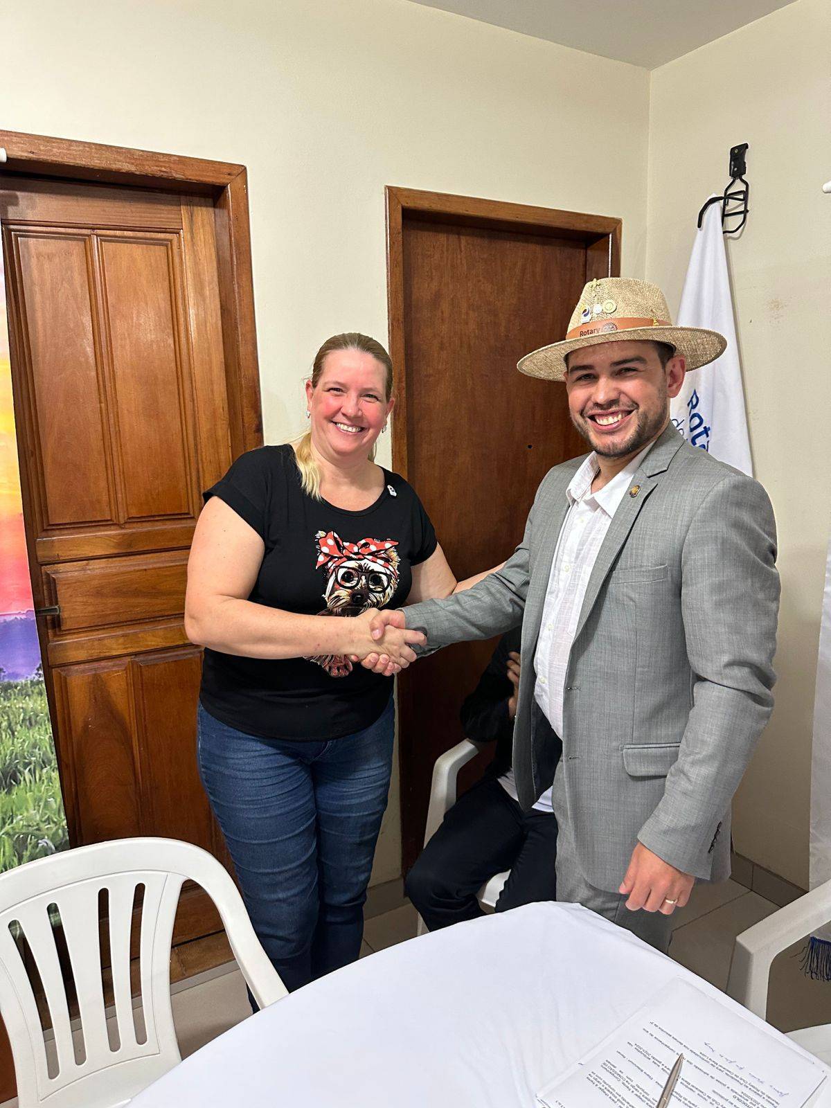 Com as boas-vindas do Presidente Marco Antonio Farrapo, Márcia Picinini assume a Comissão de Projetos Humanitários do RC de Cascavel - Maria Luiza