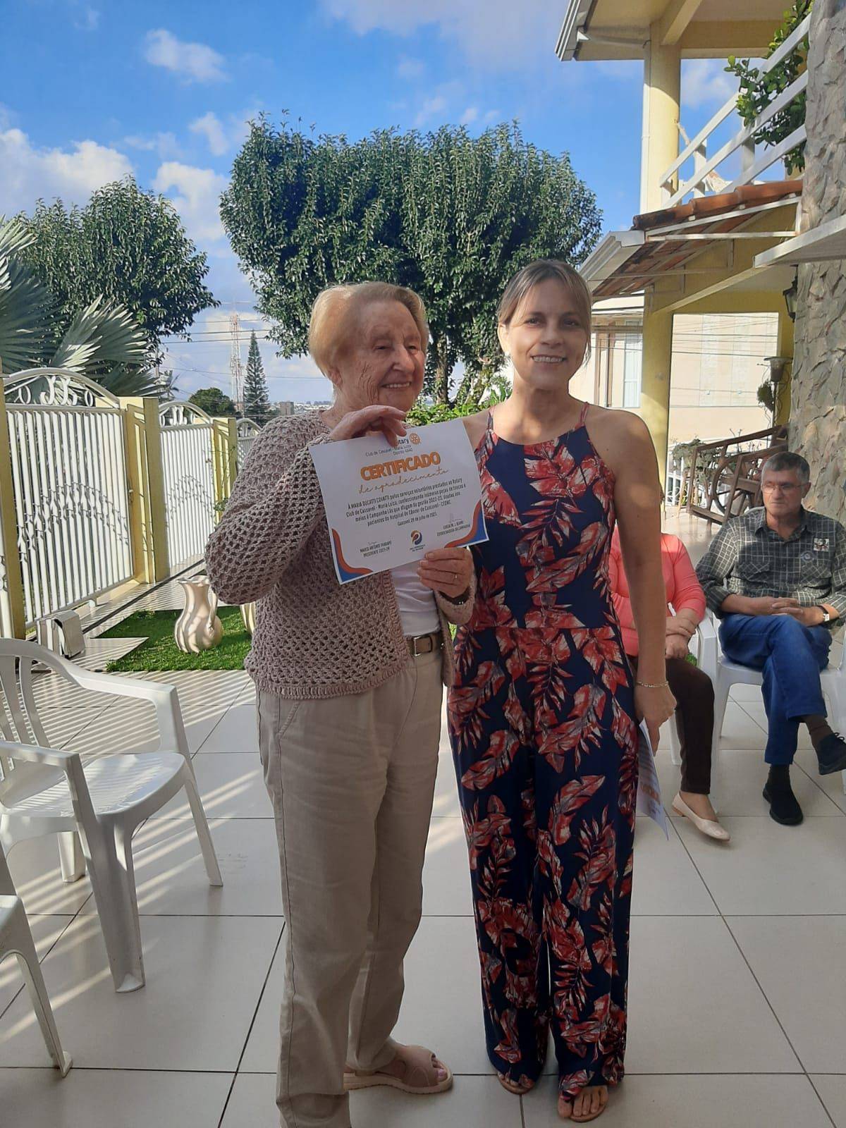 Com 96 anos de idade a senhora Maria Ducatti Covatti é voluntária do RC de Cascavel - Maria Luiza na campanha Lãs que Afagam