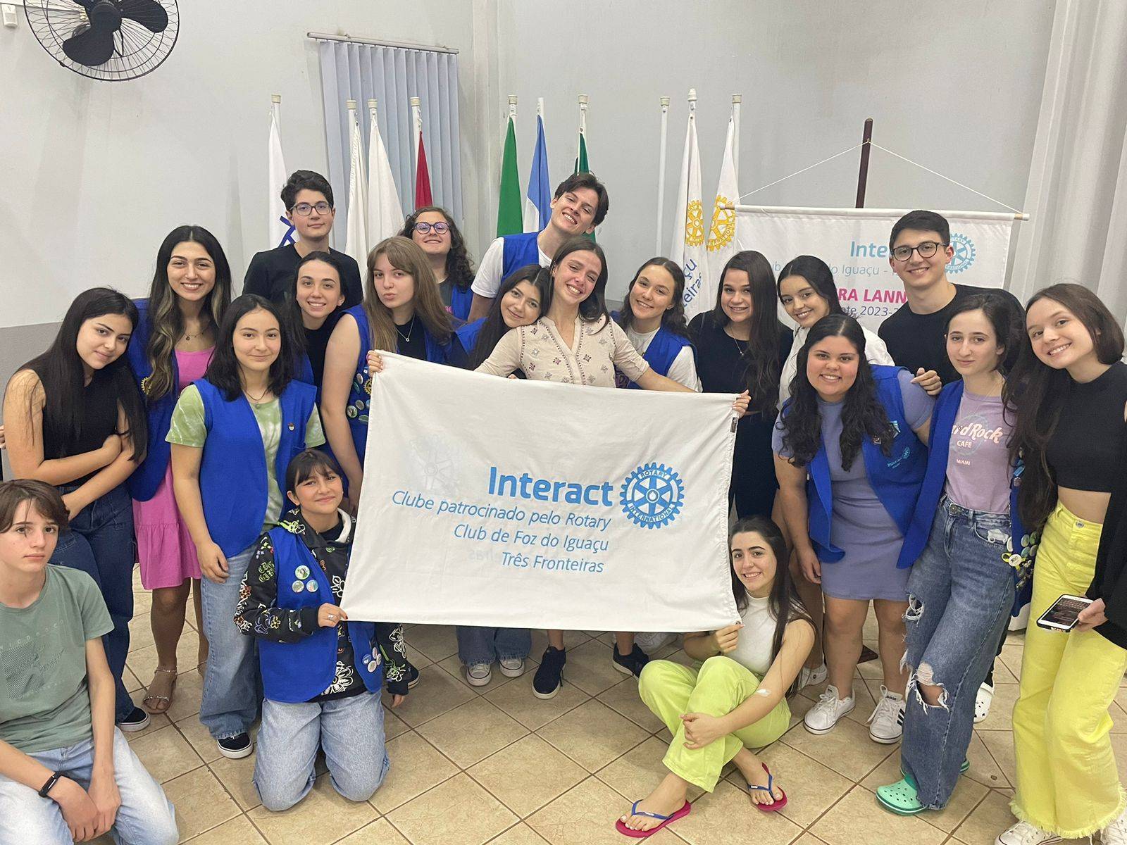 A reunião ocorreu no dia 6 de agosto de 2023, contando com a Diretora de Internacionais na mesa diretiva como representante da secretária, já que a Vice também não se fez presente. Tivemos como convidada a presidente do Rotary Club de Foz do Iguaçu Deynes Keller, para nos explicar sobre o projeto do banco de leite humano.