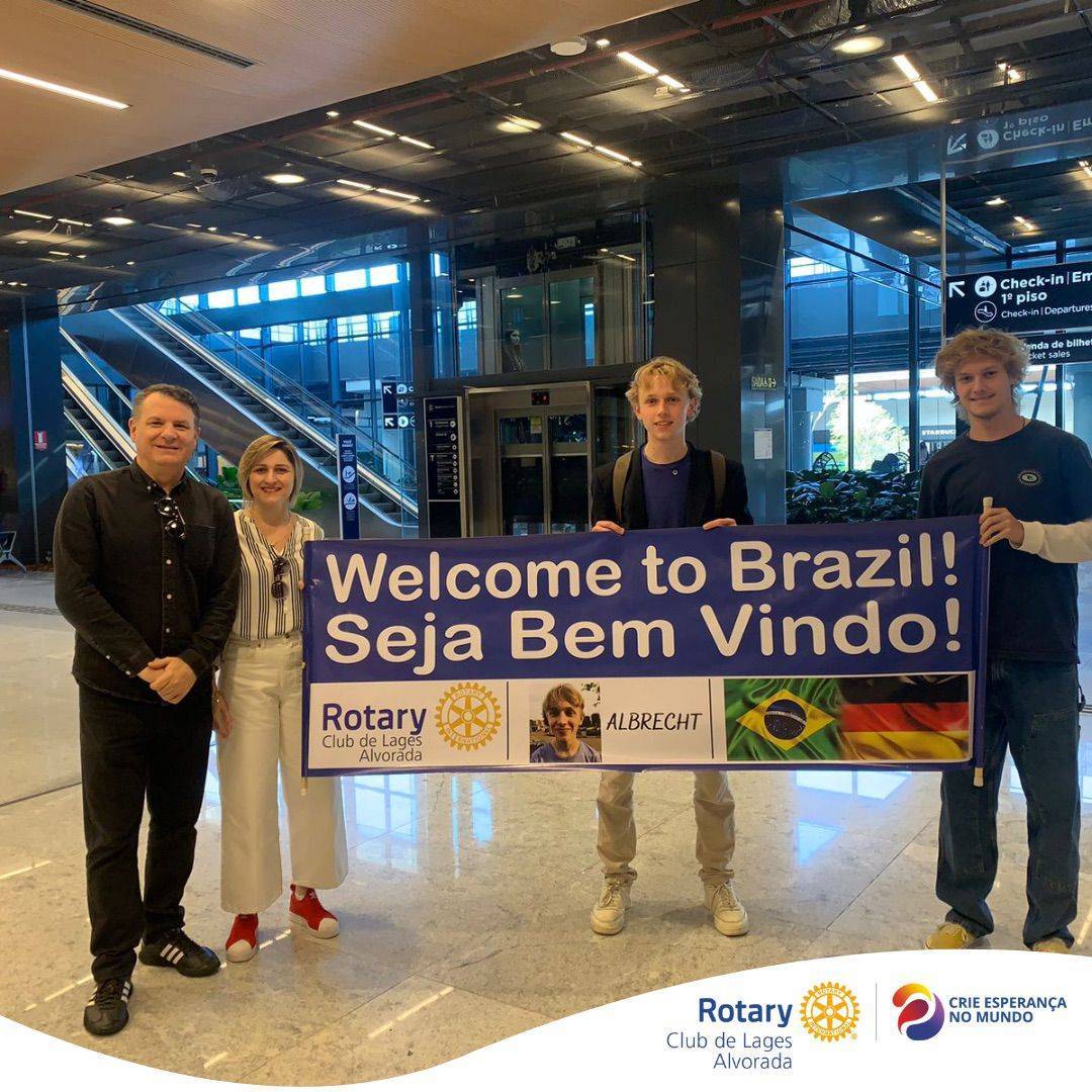 Intercambista da Alemanha Albrecht Christian Mantey é recebido pela família anfitriã 