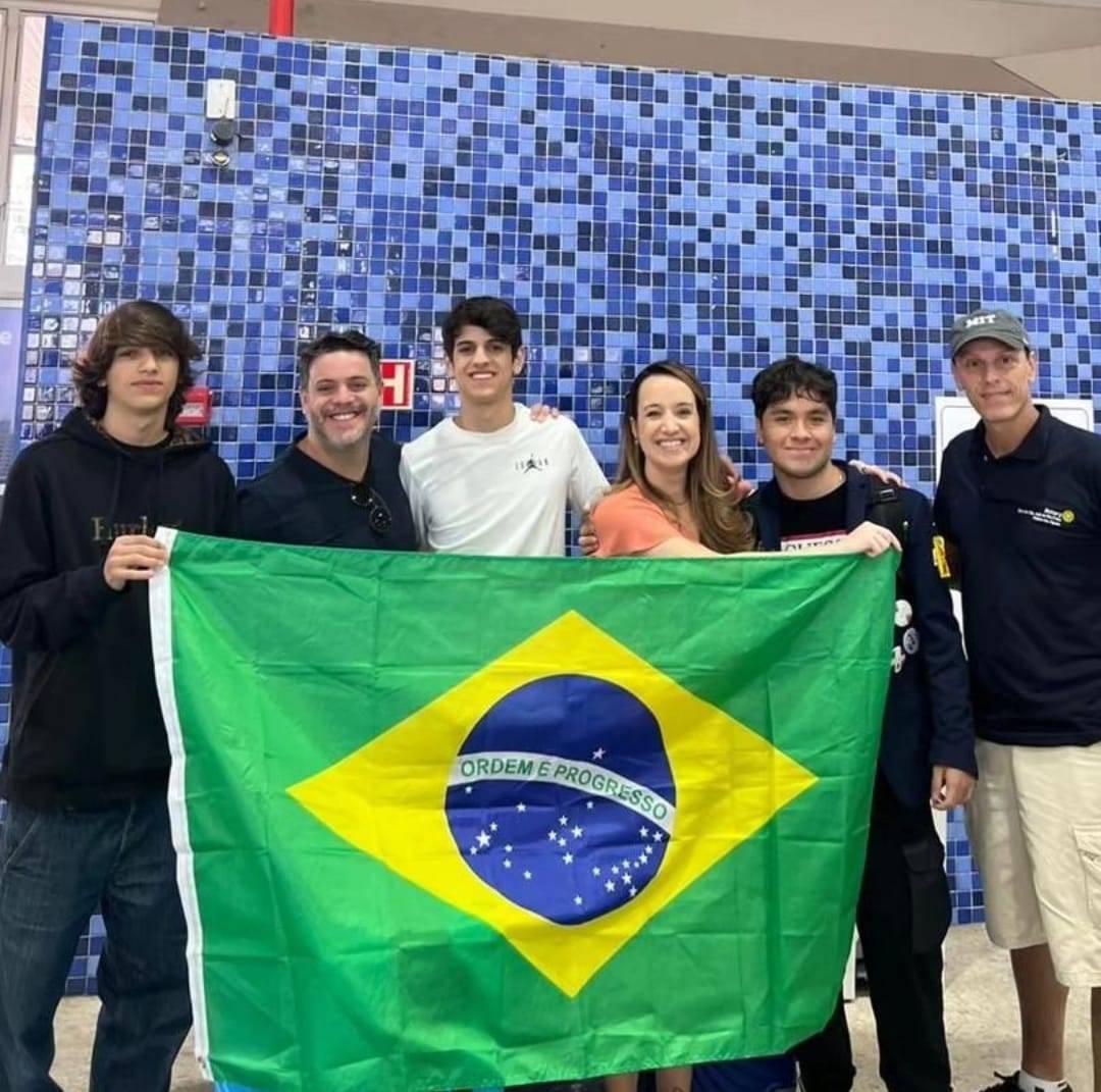 Felicidade na recepção do Intercambista Horário.