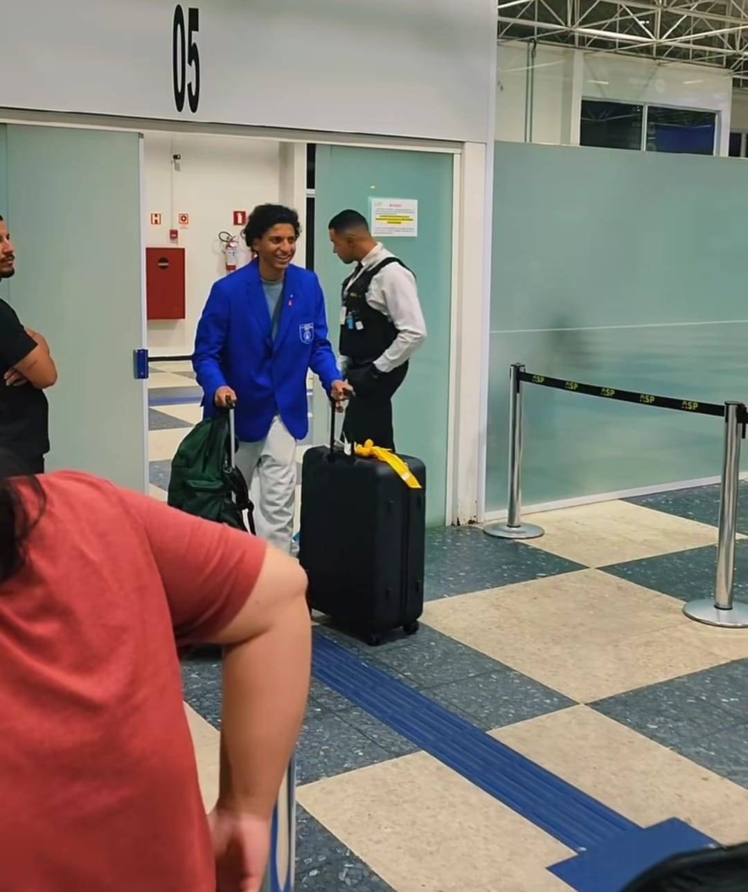 O Francês Adam é recepcionado para seu ano de intercâmbio