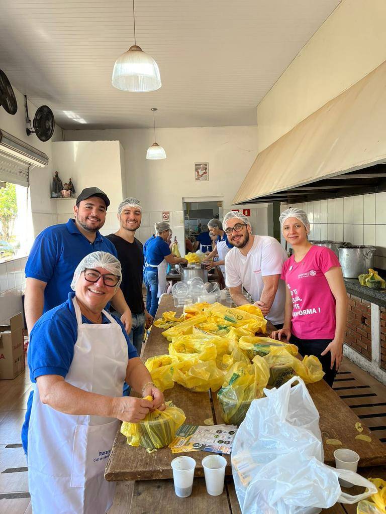 Feijoada Drive Thru do Rotary Club de Itápolis
