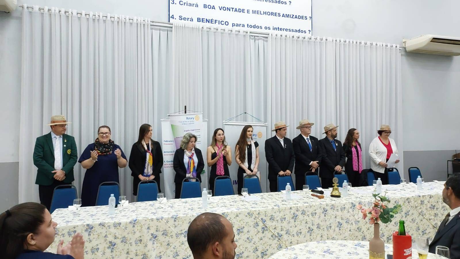 POSSE CONJUNTA ROTARY CLUB DE FOZ DO IGUAÇU-COSTA OESTE, M´BOICY E ROTARACT CLUBE DE FOZ DO IGUAÇU-M´BOICY