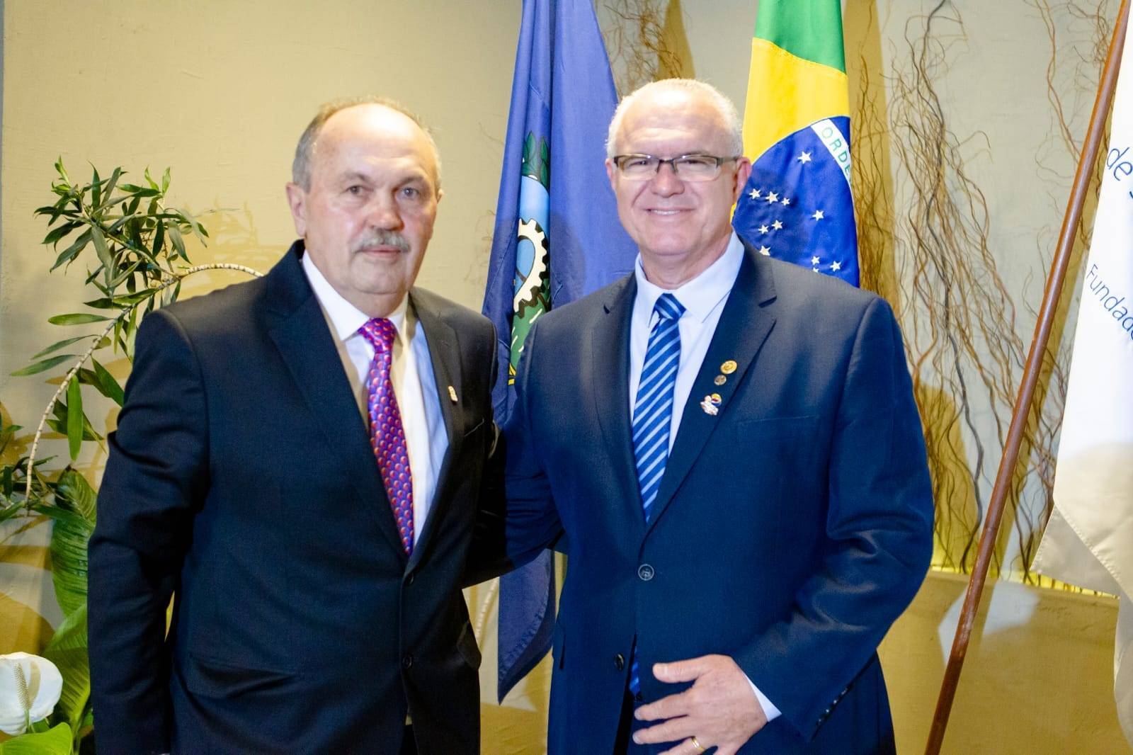 O aniversariante Ailton Figueiredo exerce neste ano rotário a função de Diretor de Protocolo