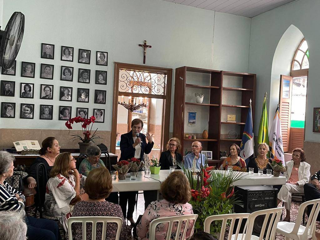 Esposa do Gov. Miranda, Solange Esteves participando da Posse da Casa da Amizade