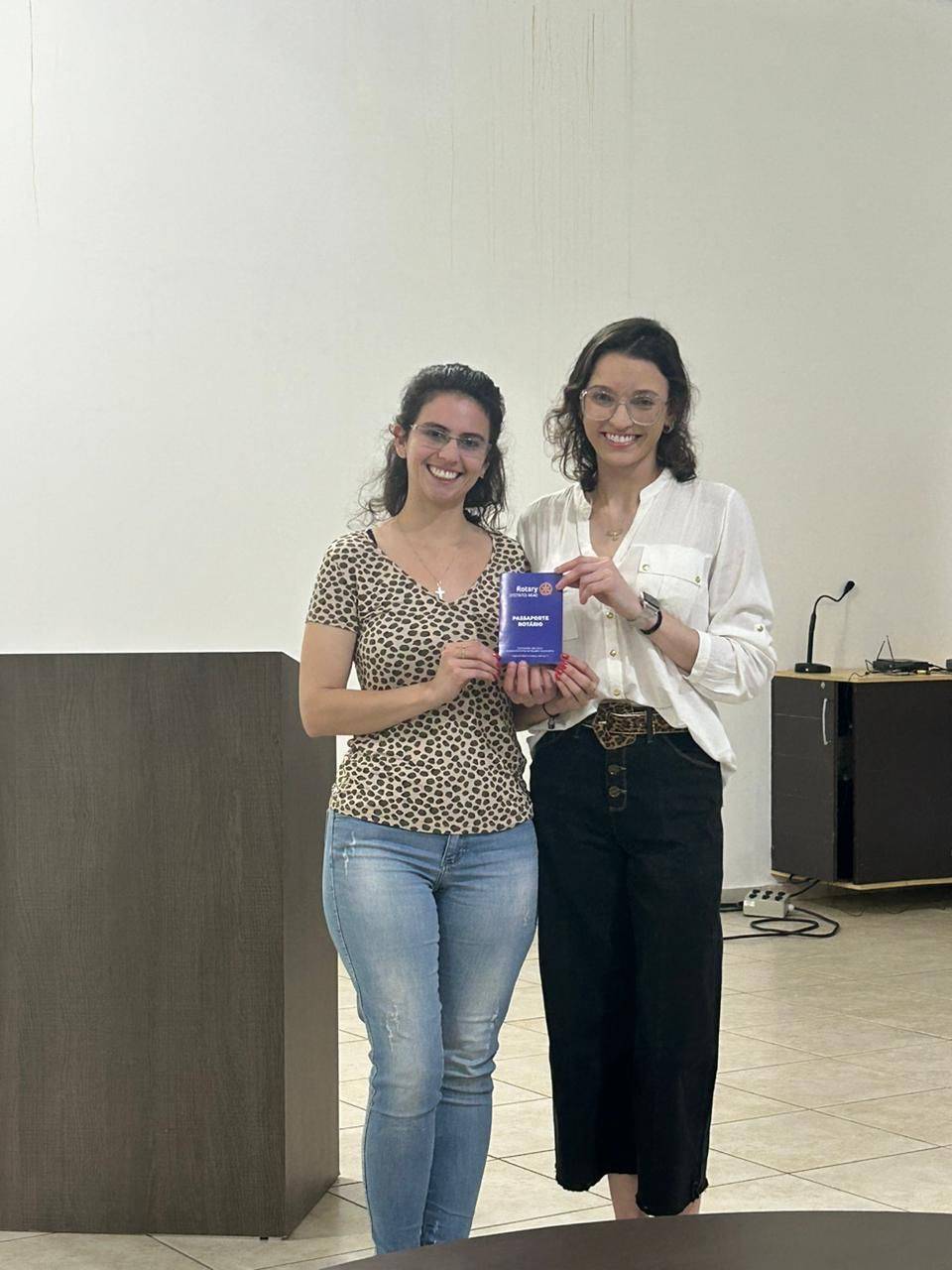 Entrega do passaporte uma novidade que aos poucos vai se integrando ao dia-a-dia dos clubes.