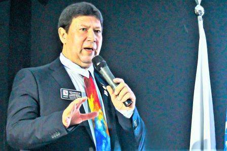 Governador Wagner Osmar Aparecido Massoca, do Distrito 4510 do RI, explica a importância dos treinamentos rotários