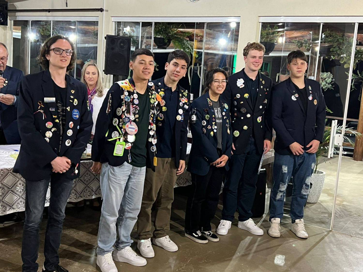 Murilo Pescarolo (Rotary Club SJP, que viaja para a Hungria), Paulo Augusto Carraro Sottomaior Maruska (que voltou no dia 14 de julho do intercâmbio no México), Rodney Aguiar Schmitt Filho (viaja para a Alemanha representando o Rotary Club SJP Murici, a estadunidense Mildredmahli Chhea o intercambista alemão Simon Androselli e o argentino Marcos Ivan Behrens Rocca.