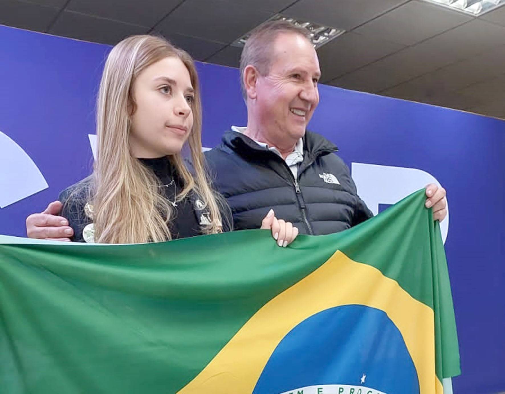  Kriscie Vilarinho e seu avô e rotariano, Pedro Mulik