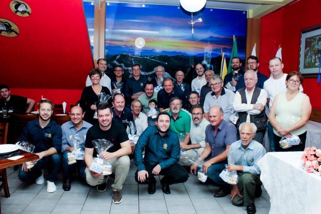 Festiva do dia dos pais com muitas homenagens, emoção e muito carinho.