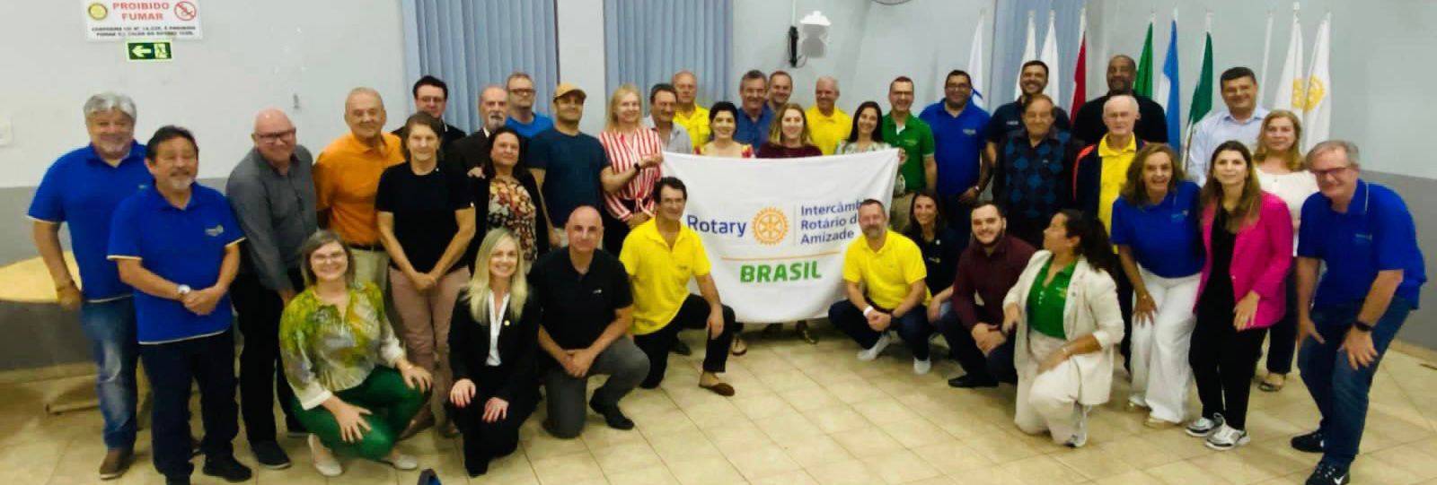 Companheiros na Palestra: Intercâmbio Rotário da Amizade