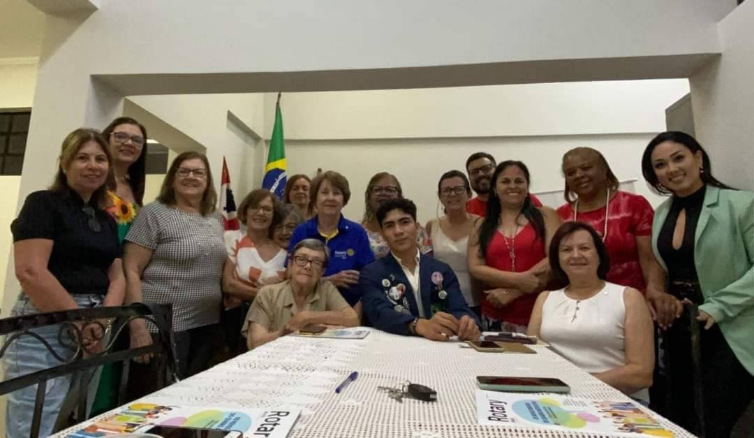 Rotary Club de Lins Sul recebe o jovem mexicano, Cristian