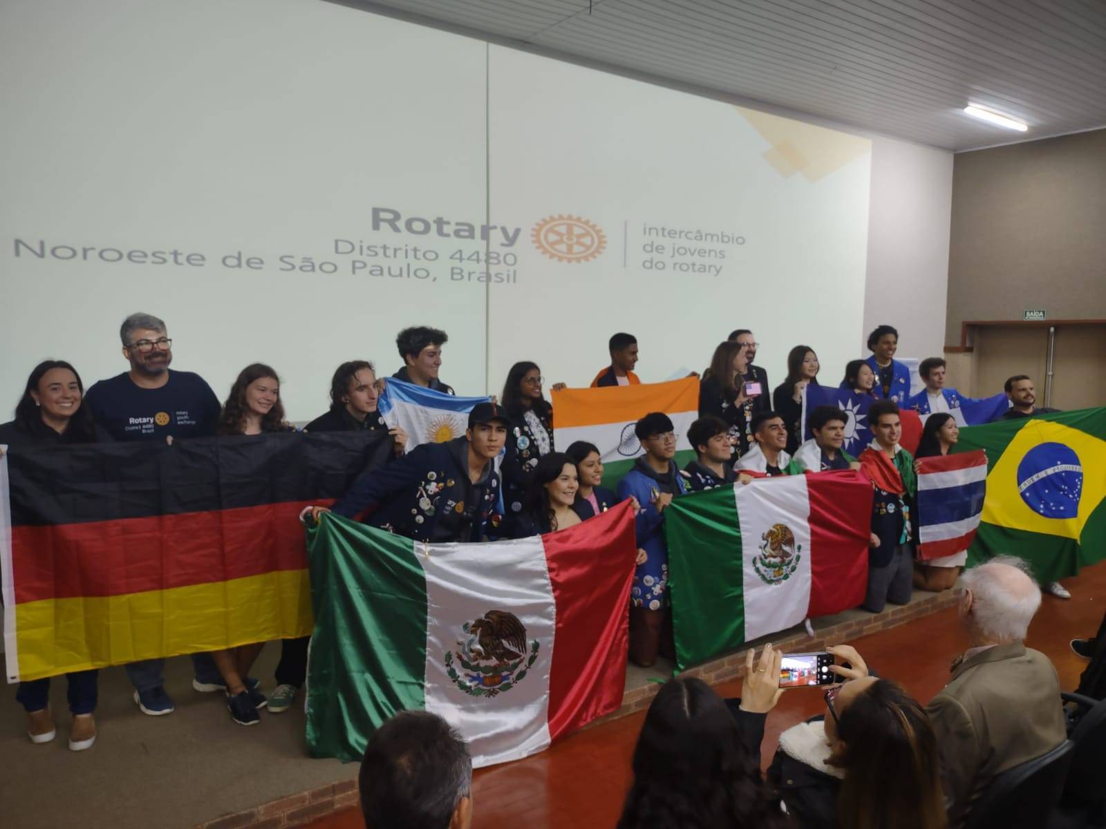 Programa de intercâmbio de jovens pelo Rotary Internacional
