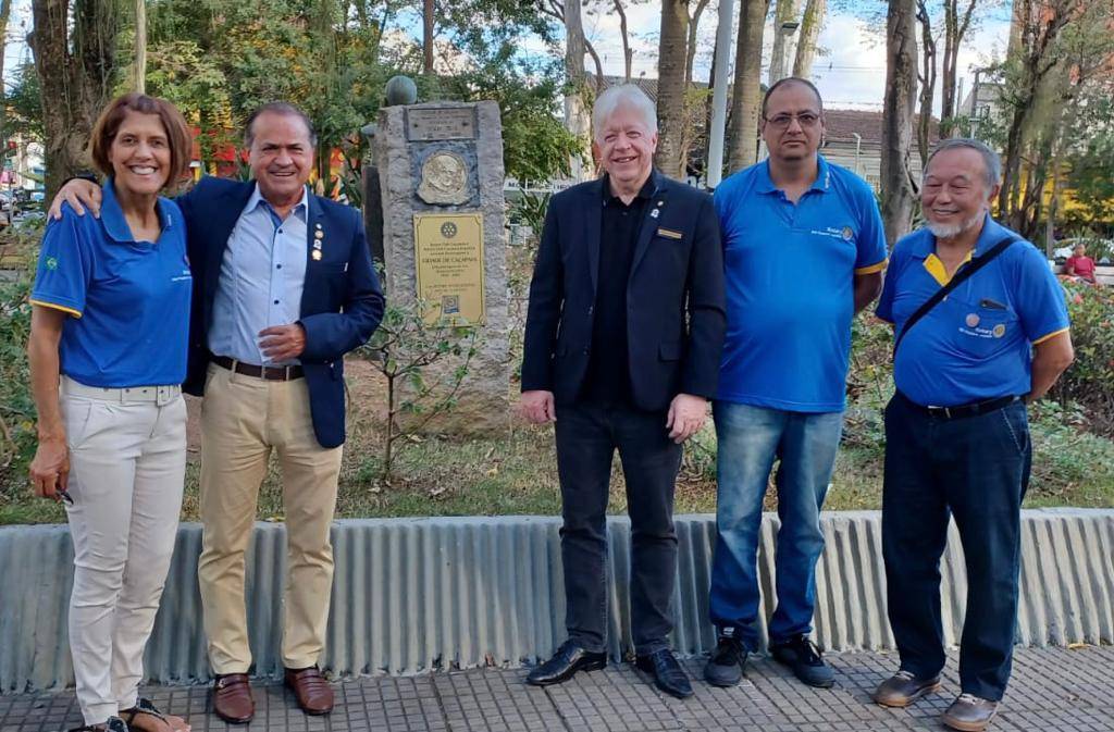 Recepção ao Governador Pedro Dalbone na Praça da Bandeira.
