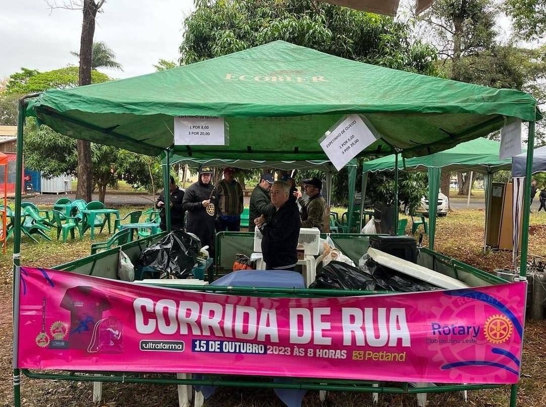 Rotary Club de Jahu Leste participou do II Encontro de Carros Antigos de Jaú