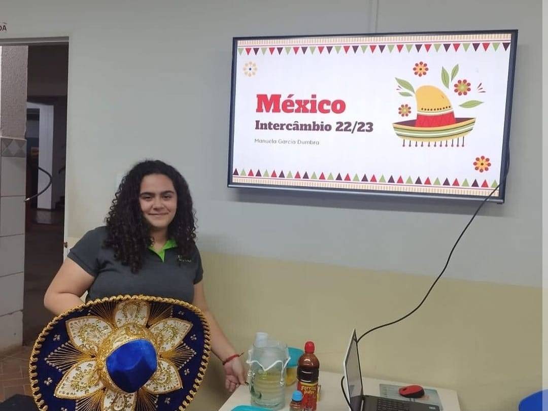 Manuela compartilha experiência de seu intercâmbio