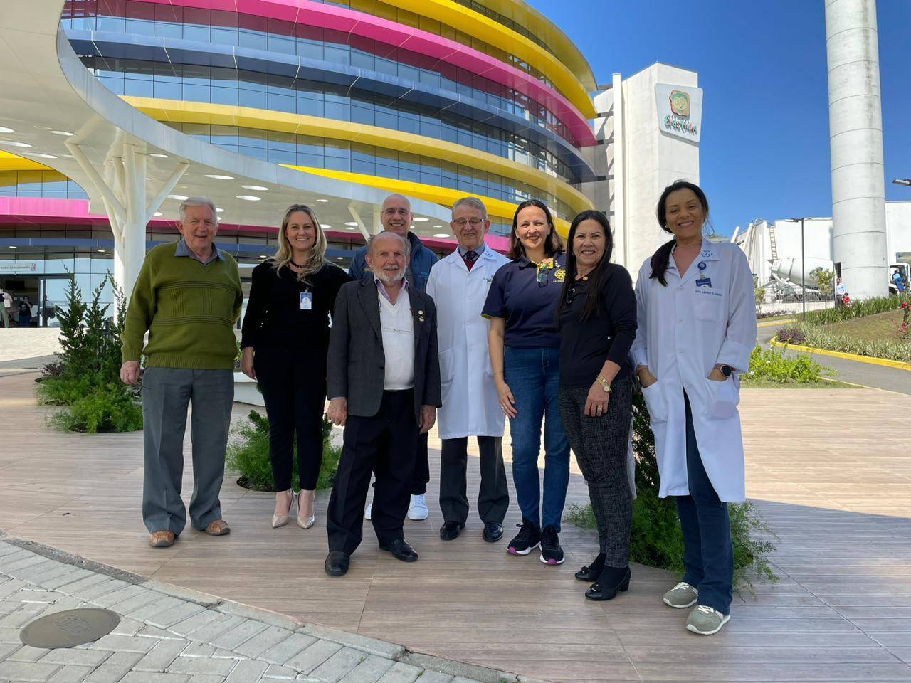 VISITA DO RC CURITIBA MERCÊS AO HOSPITAL ERASTO GAERTNER E HOSPITAL ERASTINHO OS MEMBROS DO CLUBE FORAM RECEBIDOS PELA DIREÇÃO E EQUIPE TÉCNICA DO HOSPITAL