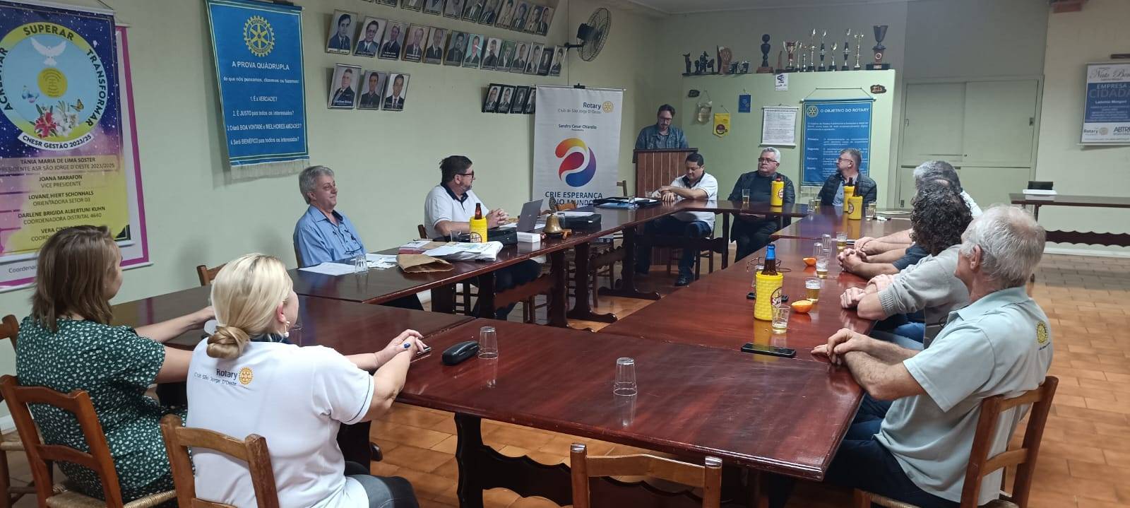 Leitura da terceria instrução rotária distrital em São Jorge do Oeste