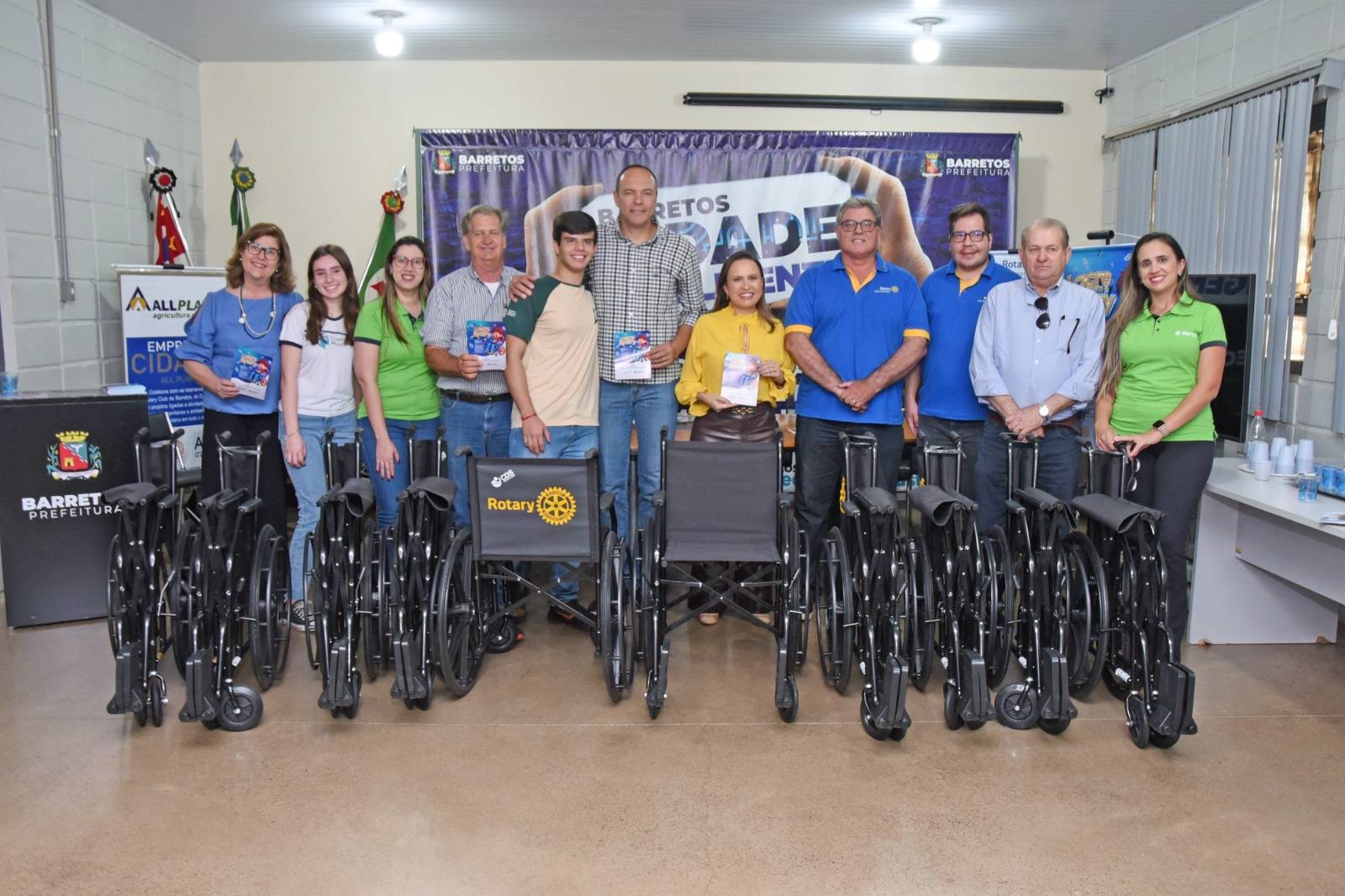 Início de grande projeto "Lacre com Rotary" tem doação de 10 cadeiras de rodas