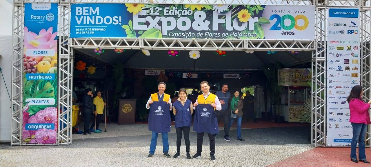 Na foto os companheiros do Rotary Club de Ponta Grossa Alagados