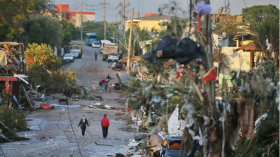 Imagens mostram danos causados pela passagem de ciclone extratropical em Roca Sales — Foto: Lauro Alves/Agência RBS