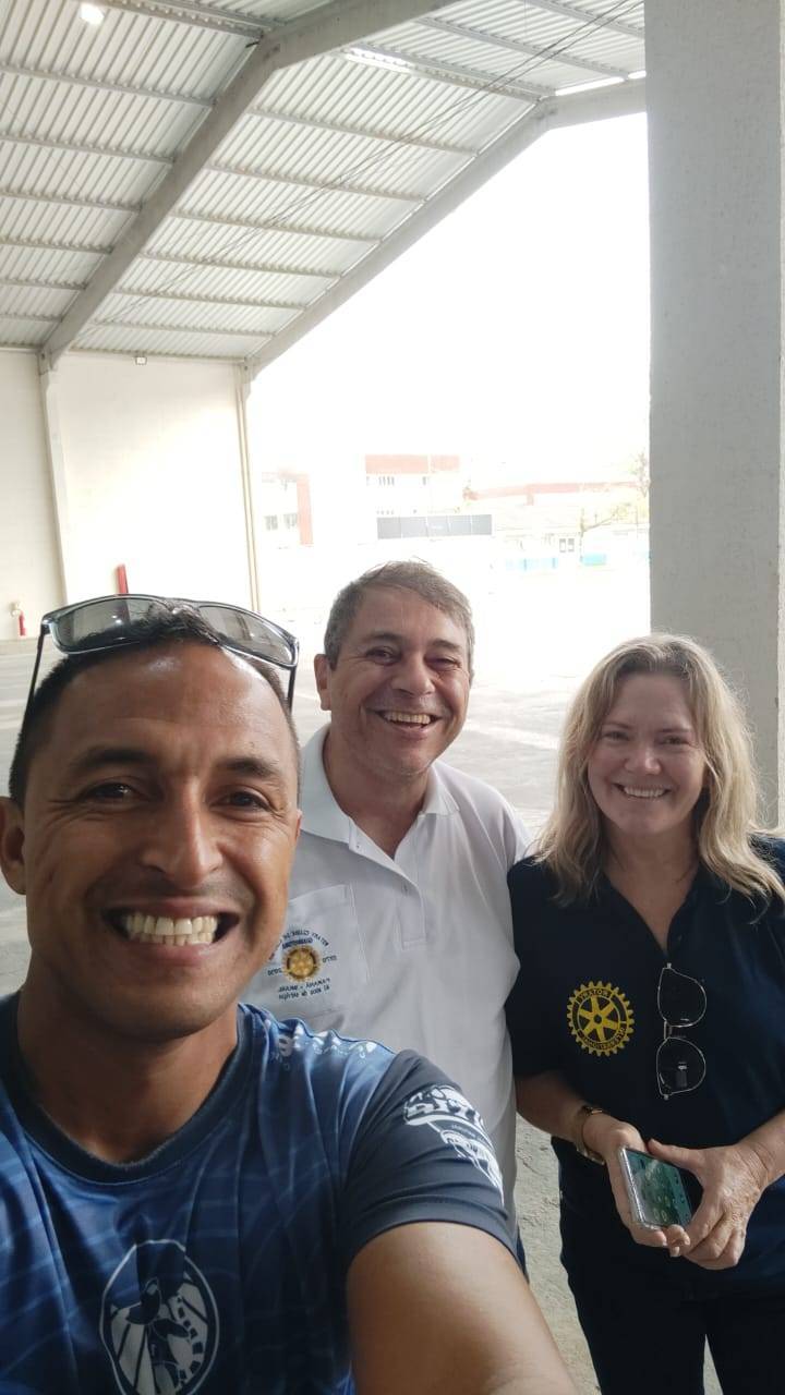Edson Bortolaci, um dos organizadores do evento e rotariano do Rotary SJP; o governador do Rotary Distrito 4730, Laerzio Chiesorin Junior e a presidente do Rotary Club de Guaratuba, Cleri Castro