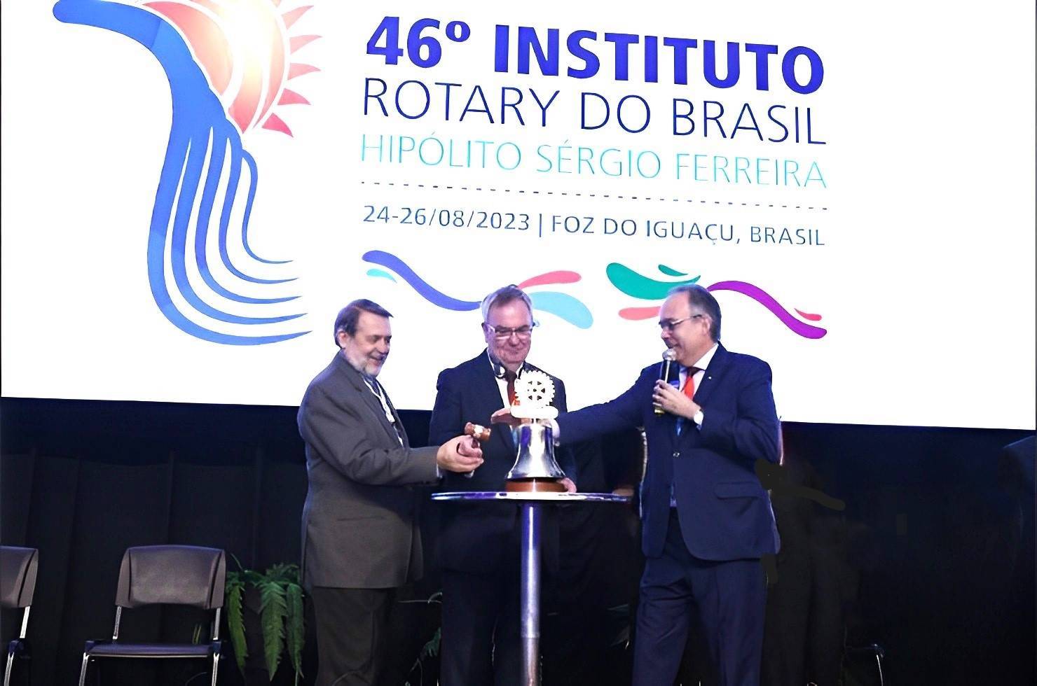 César Scherer, Gordon Mcinally e Henrique Vasconcelos, no encerramento do maior evento rotário no Brasil, em Foz do Iguaçu