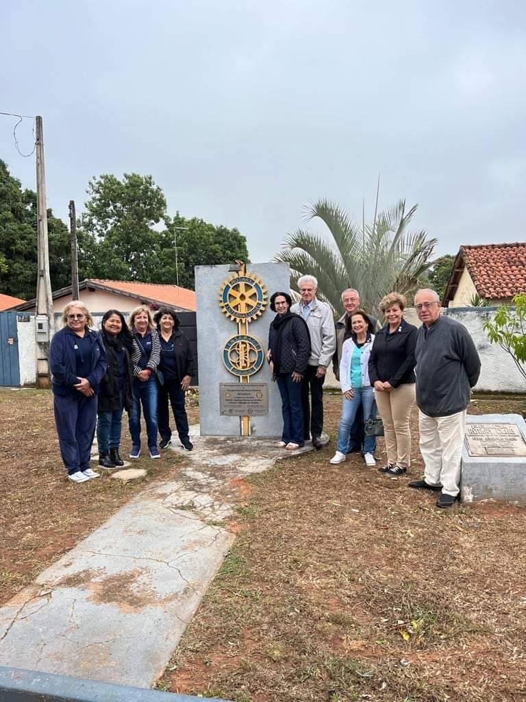 Governador 4480 visitando resultados de projetos do Rotary Club de Cafelândia