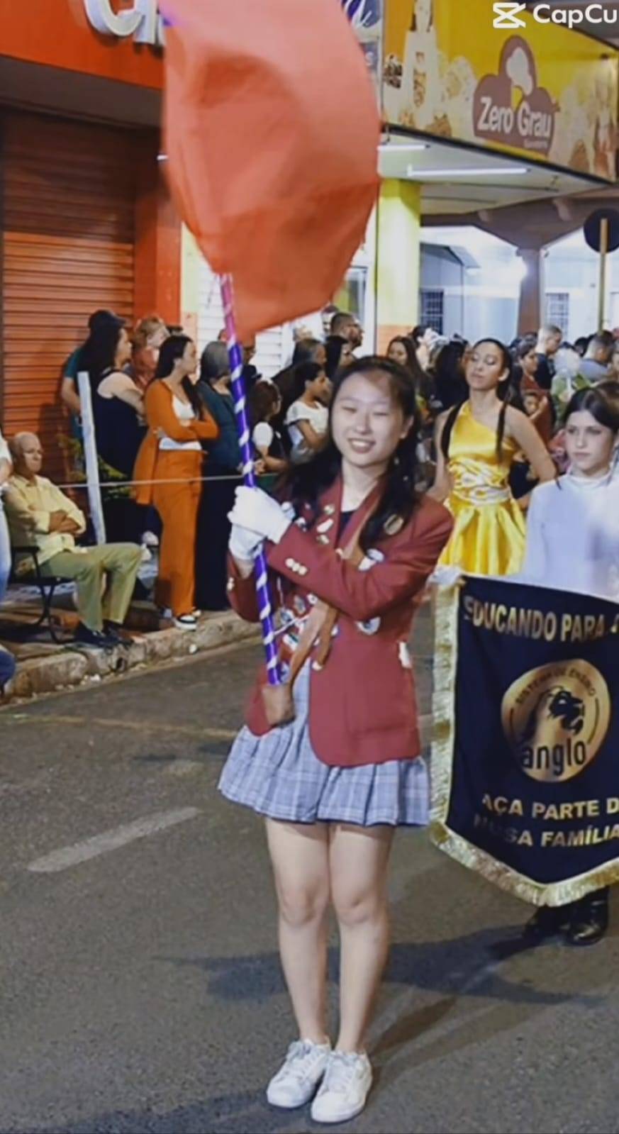 Participação de Intercambista em desfile cívico em Promissão